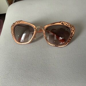 Chic Embellished Sunglasses in Rose Gold